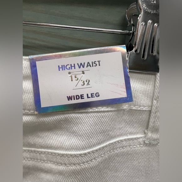 Tinseltown Hi-Rise Wide Leg White Jeans - Picture 3 of 4